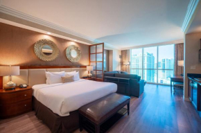 No Resort Fee Strip View Suite +Free Valet + Pool